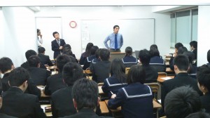 ガイダンスの様子。みんな真剣に将来について考えていました。
