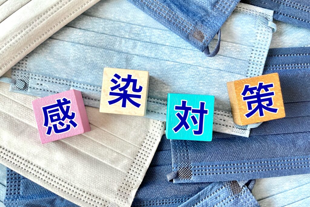 強烈なのどの痛みが特徴の“ニンバス株”に備えて—塾内で再徹底！手指消毒と換気の対策を強化